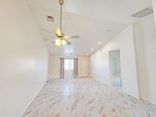 Building Photo - 600 San Lorenzo St