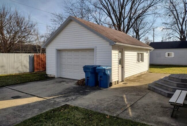 Building Photo - 441 St Joseph St