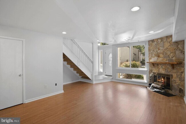 Building Photo - 301 Barton Run Blvd