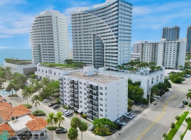Foto del edificio - 3000 Riomar St
