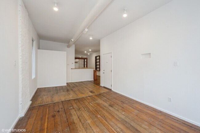 Building Photo - 565 W 18th St