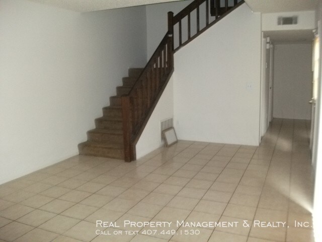 Building Photo - 2 BR / 2.5 BA Townhouse In Carmel Oaks