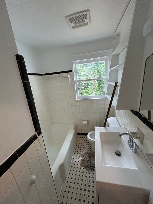 Building Photo - 1067 Westshire Pl NW
