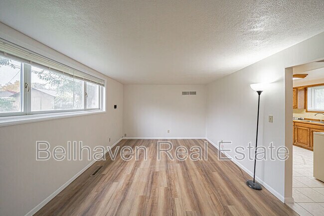 Foto del edificio - 615 Crestview Ave
