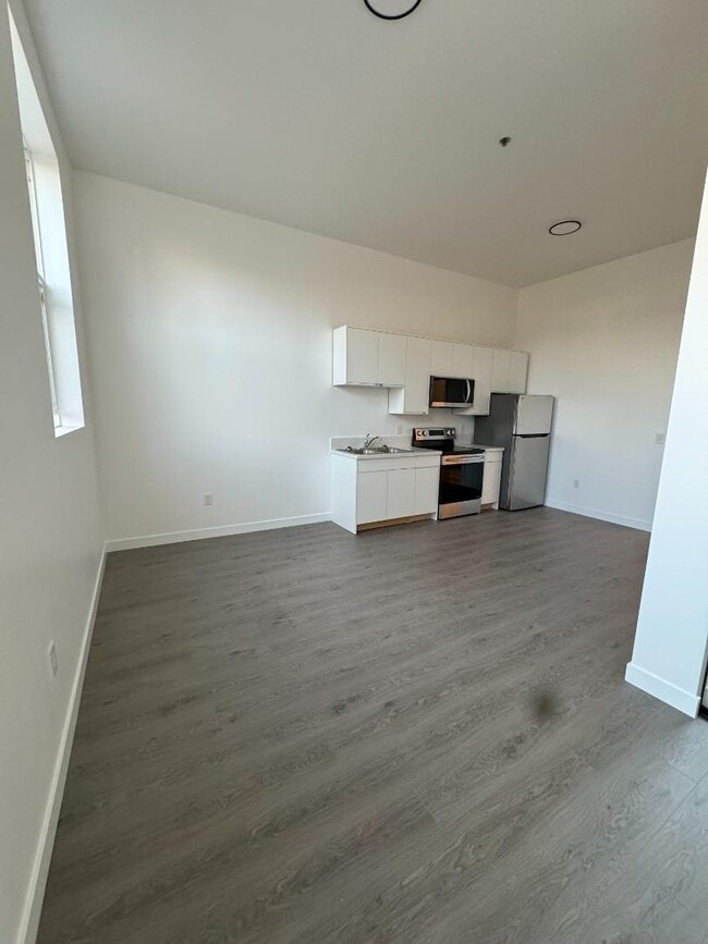 Building Photo - 1265 12th Ave