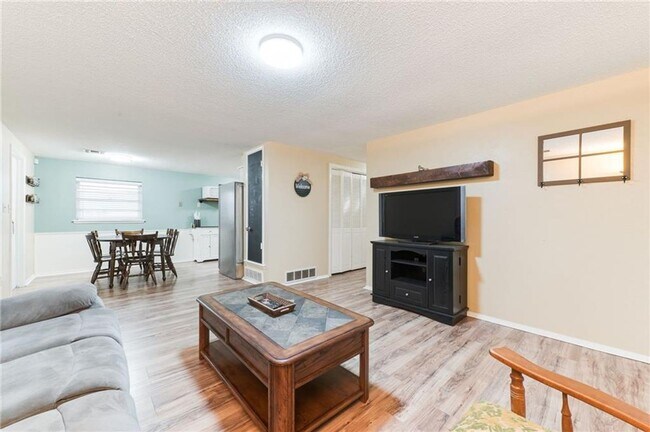 Photo - 3 Bed 1 Bath 1 Car in Bethany, OK PC Schools House