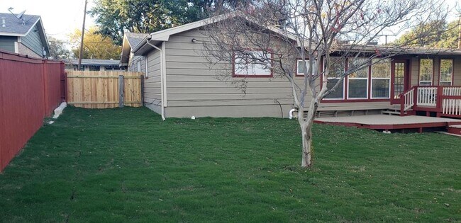Building Photo - 11903 Spring Hill Dr