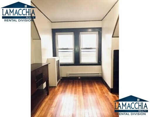 Foto del edificio - 842 E Broadway