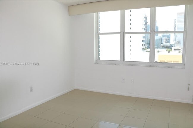 Building Photo - 800 Claughton Island Dr