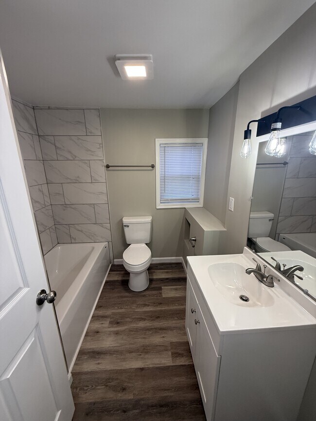 Foto del edificio - 805 Lake St