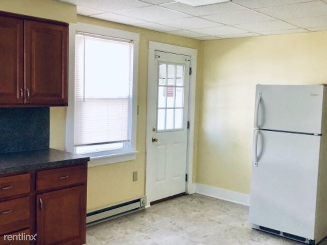 Building Photo - 2 br, 1 bath House - 108 N Main St B Unit B
