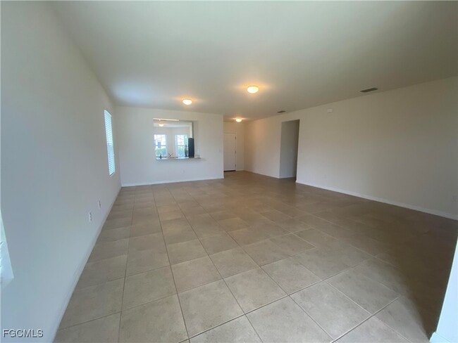 Building Photo - 504 SW 9th Ave