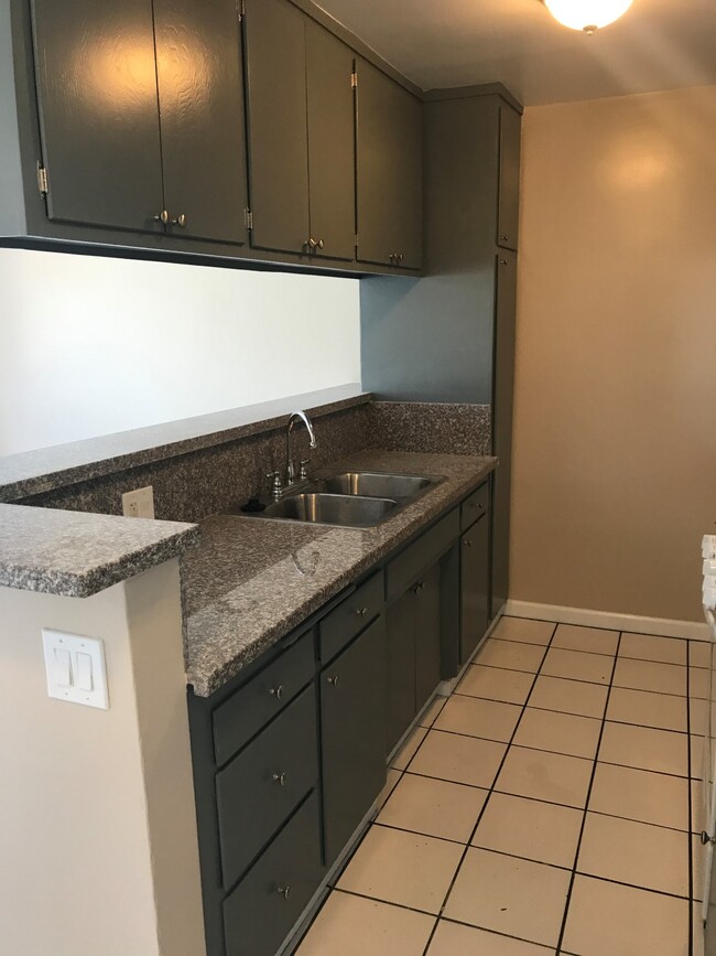 Building Photo - Tujunga Apartments