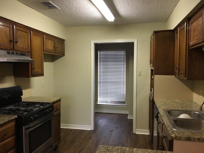 Building Photo - 3/2/2 SHISD