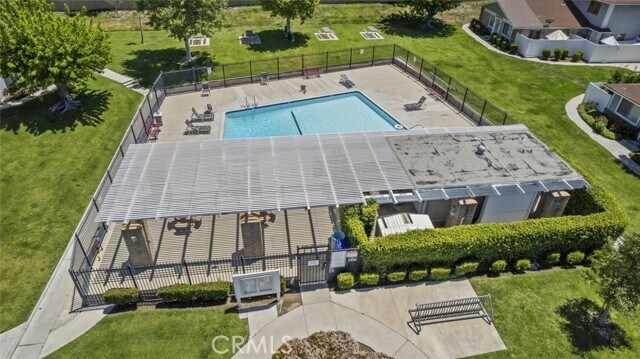 Foto del edificio - 28121 Robin Ave