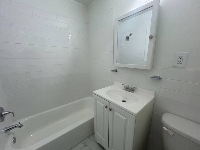 Building Photo - 681 Rhinelander Ave