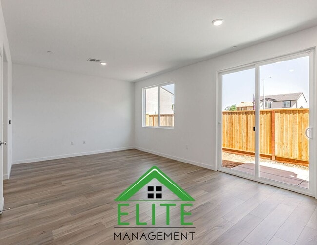 Building Photo - Modern two-story home