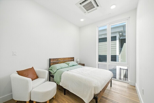 Building Photo - 38 Hichborn St