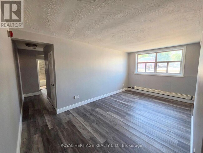 Building Photo - 300 Montrave Ave