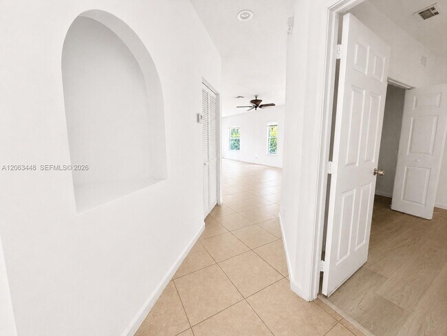 Foto del edificio - 12572 Shoreline Dr