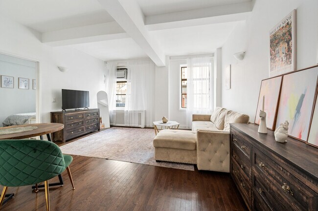 Foto del edificio - 132 E 45th St