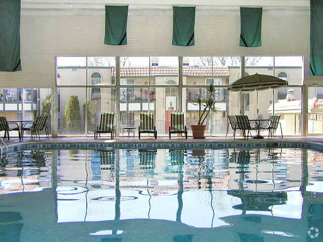 Piscina de interior - The Ventana at Colorado Station