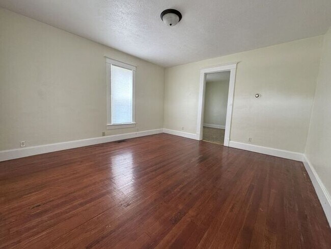 Building Photo - 2 Bedroom Home in the Country