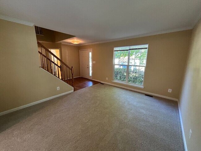 Foto del edificio - Beautiful 4BR Home at the Heart of Convenience and Comfort / Pet-Friendly/ Coming Soon!