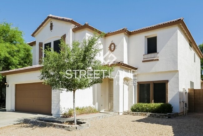 Building Photo - Spacious 5 Bedroom with Large Kitchen