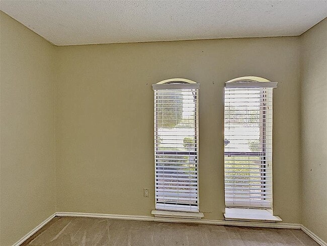 Foto del edificio - 1601 E Spring Valley Rd