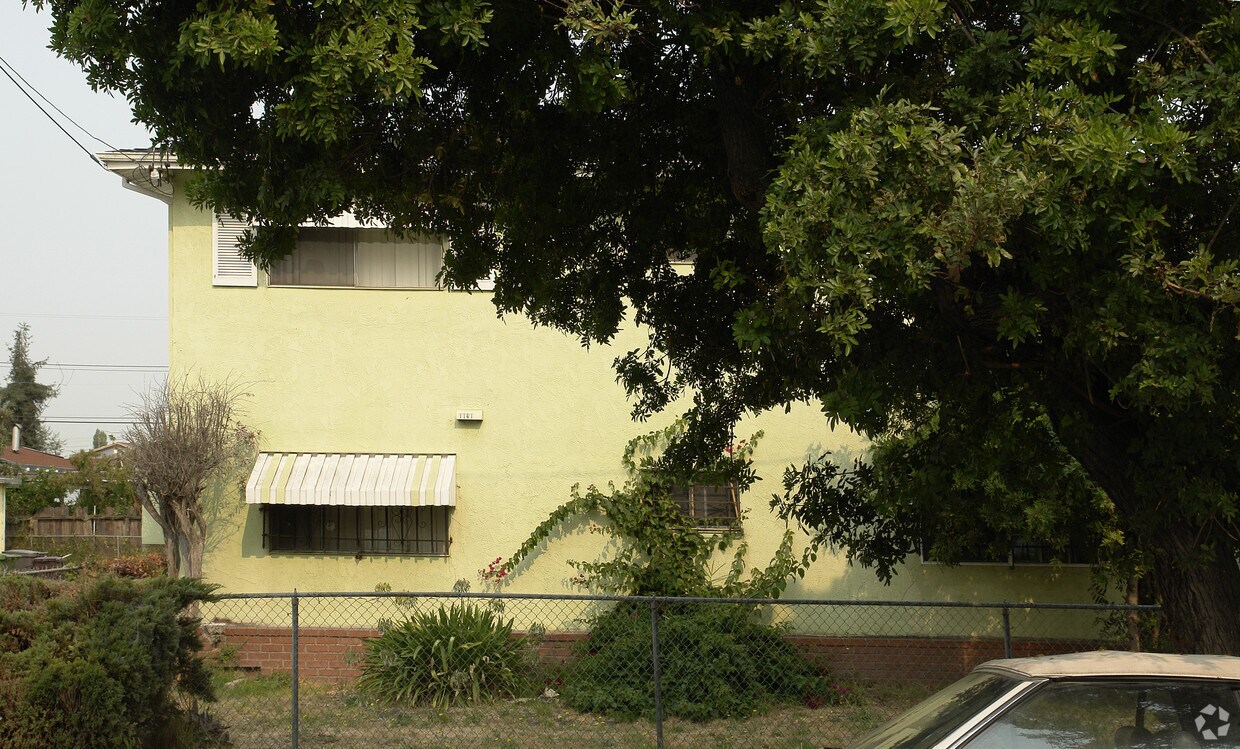 Building Photo - 1141 73rd Ave