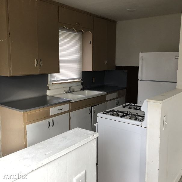 Building Photo - 1 br, 1 bath Duplex - 263 Spring St 2