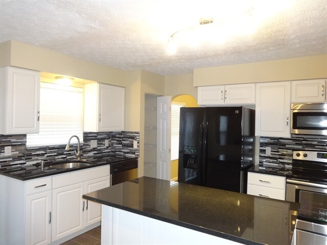 Foto del edificio - 5116 Sand Ct