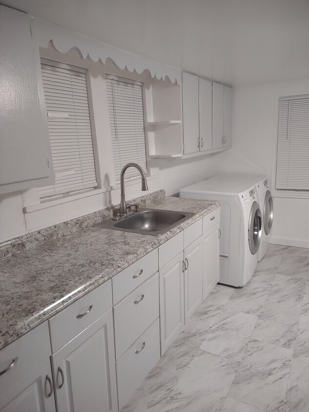 Primary Photo - 165 North St