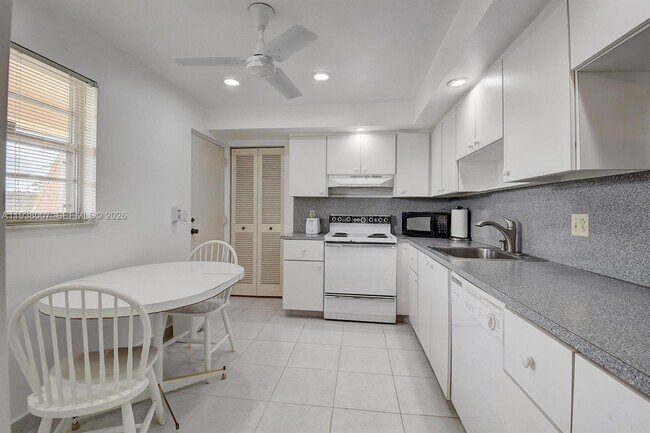 Foto del edificio - 6300 NW 2nd Ave