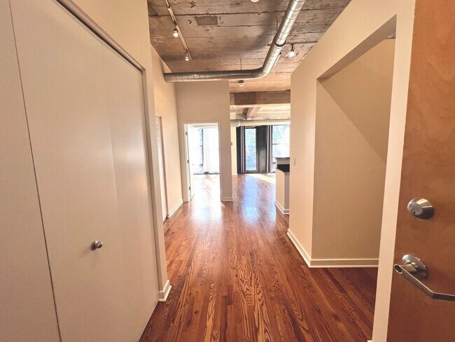 Foto del edificio - 1069 W 14th Pl