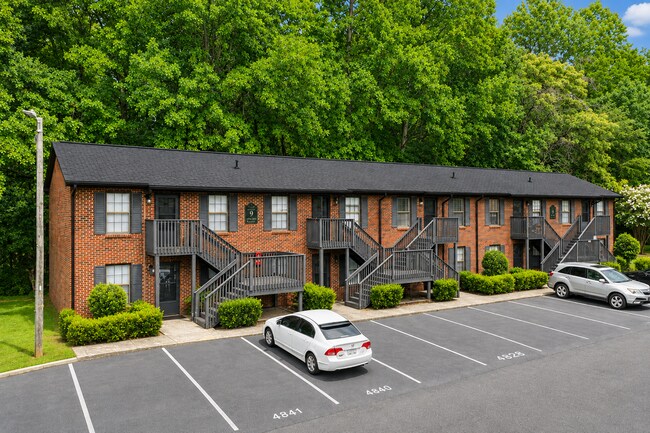 Foto del edificio - 1229 Claxton Ridge Dr