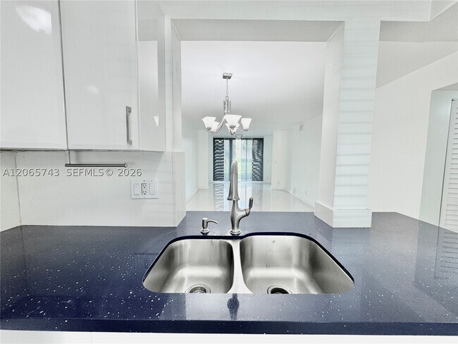 Foto del edificio - 7840 NW 50th St