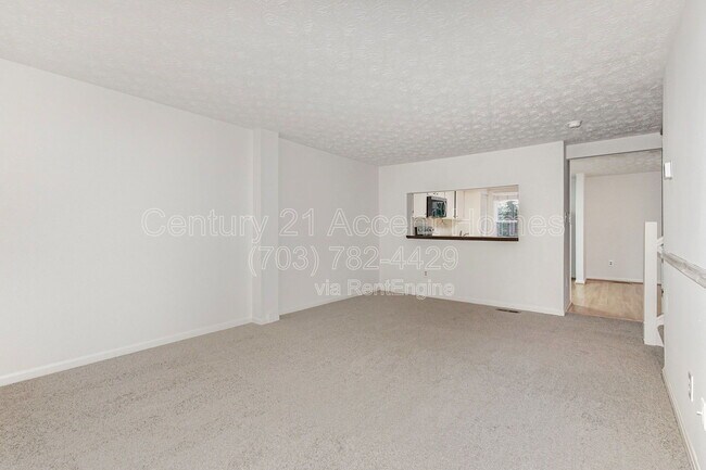 Foto del edificio - 9086 Tiffany Park Ct