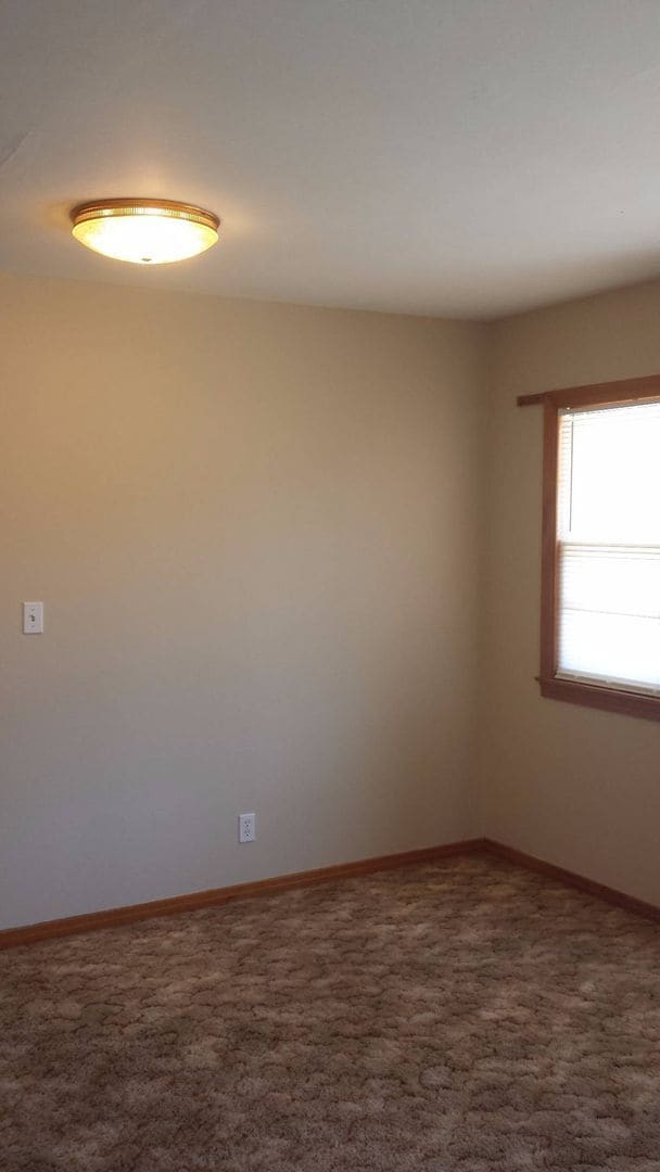 Foto del edificio - 3 Bedroom, 1.5 Bathroom House with Detached Double Garage