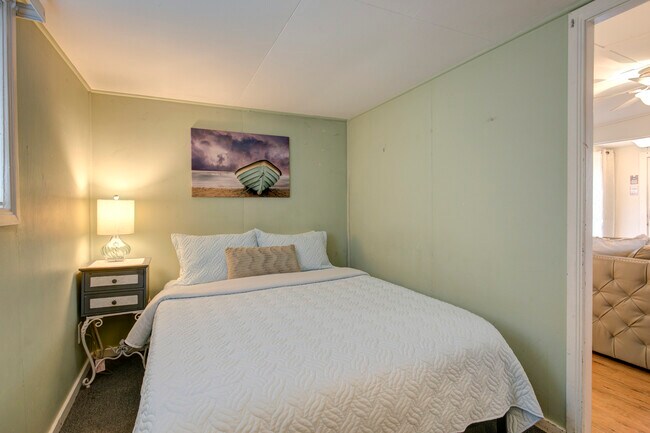 Foto del edificio - 1757 SR 105