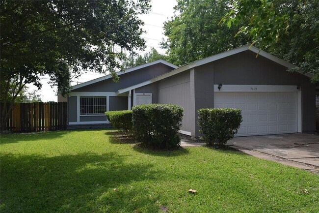 Foto del edificio - 7627 Belle Park Dr