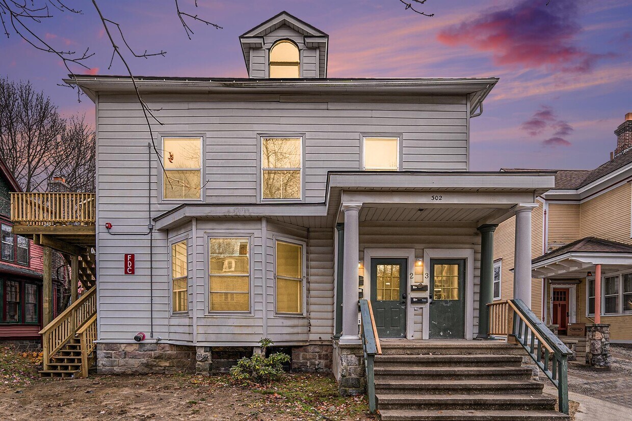 Primary Photo - 302 Stuart Ave