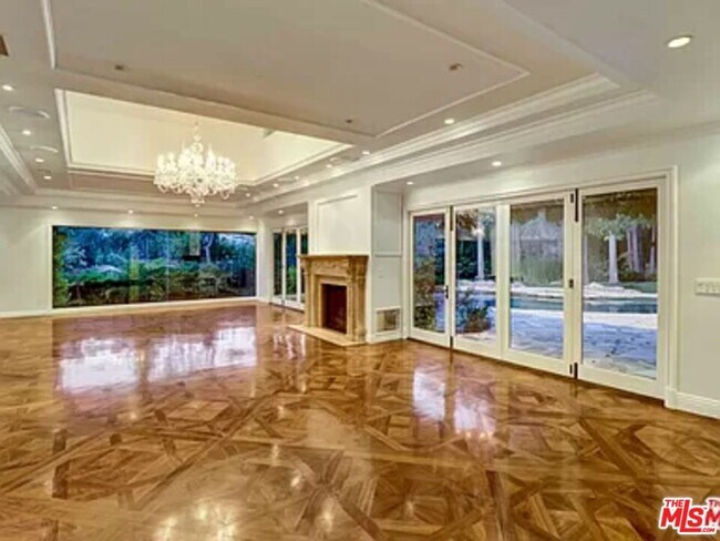 Foto del edificio - 1681 Stone Canyon Rd