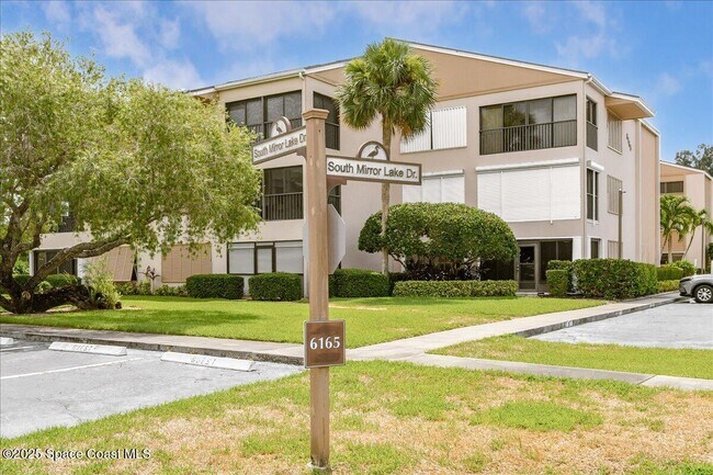 Building Photo - 6165 S Mirror Lake Dr