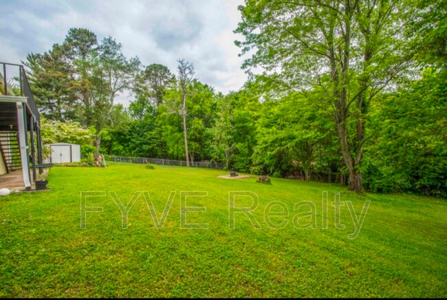 Building Photo - 2208 Roundtree Rd