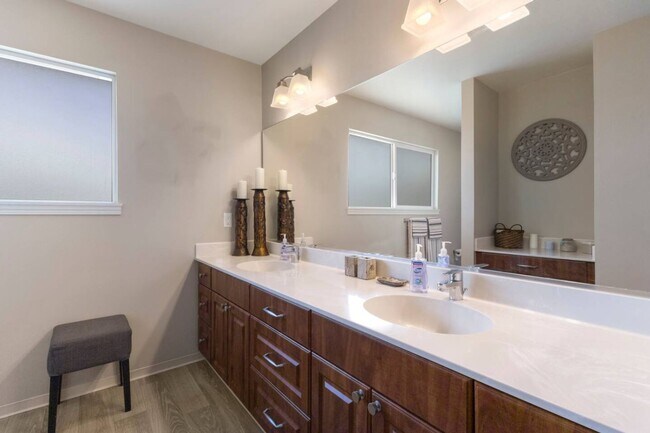 Foto del edificio - Relaxed Island Living- Spacious 4BR w/ WD,...