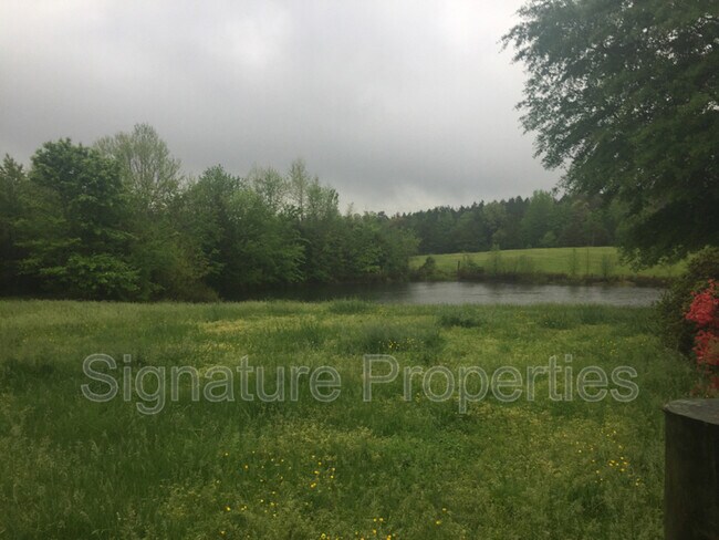Foto del edificio - 2079 Chatham Rd