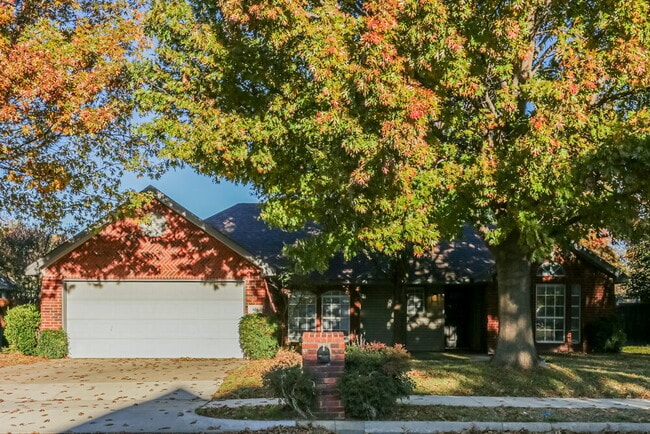 Building Photo - 804 Irene St