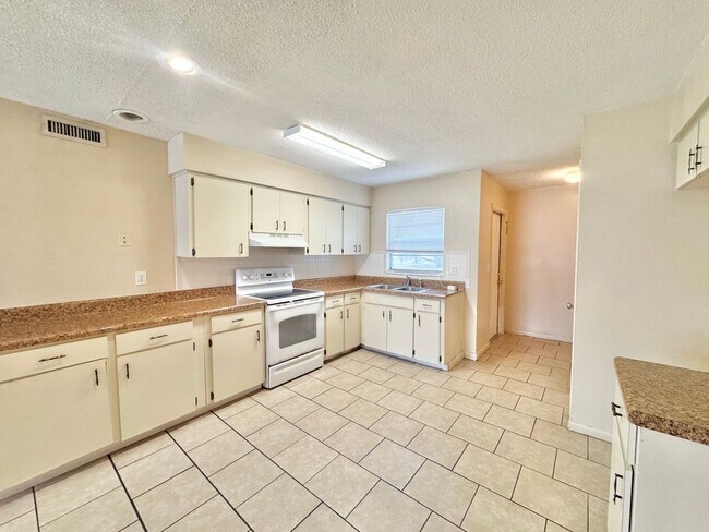Foto del edificio - 2538-2540 Elm Ave